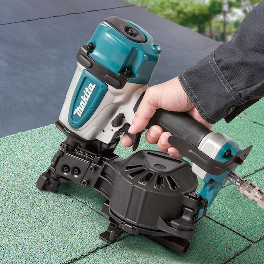 MAKITA AN454 pneumatic roller nail gun 8 bar 40 mm | Klium