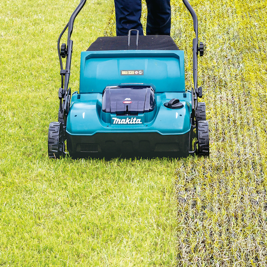 MAKITA UV001GZ 40Vmax XGT cordless scarifier 38 cm (without