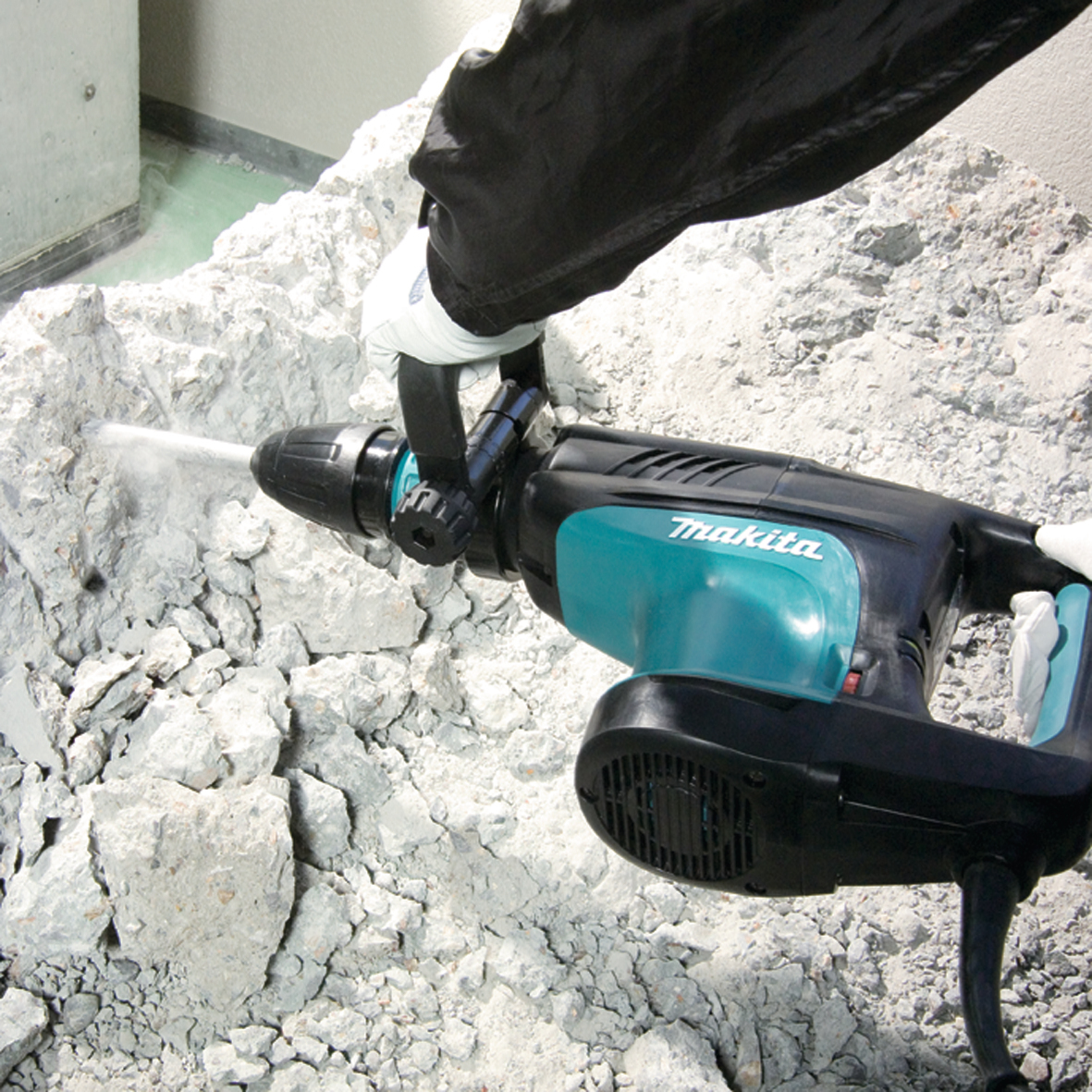 ガマス　マーミット製 MAKITA HM1203C demolition hammer with SDS-Max 19.1J 1510 W in