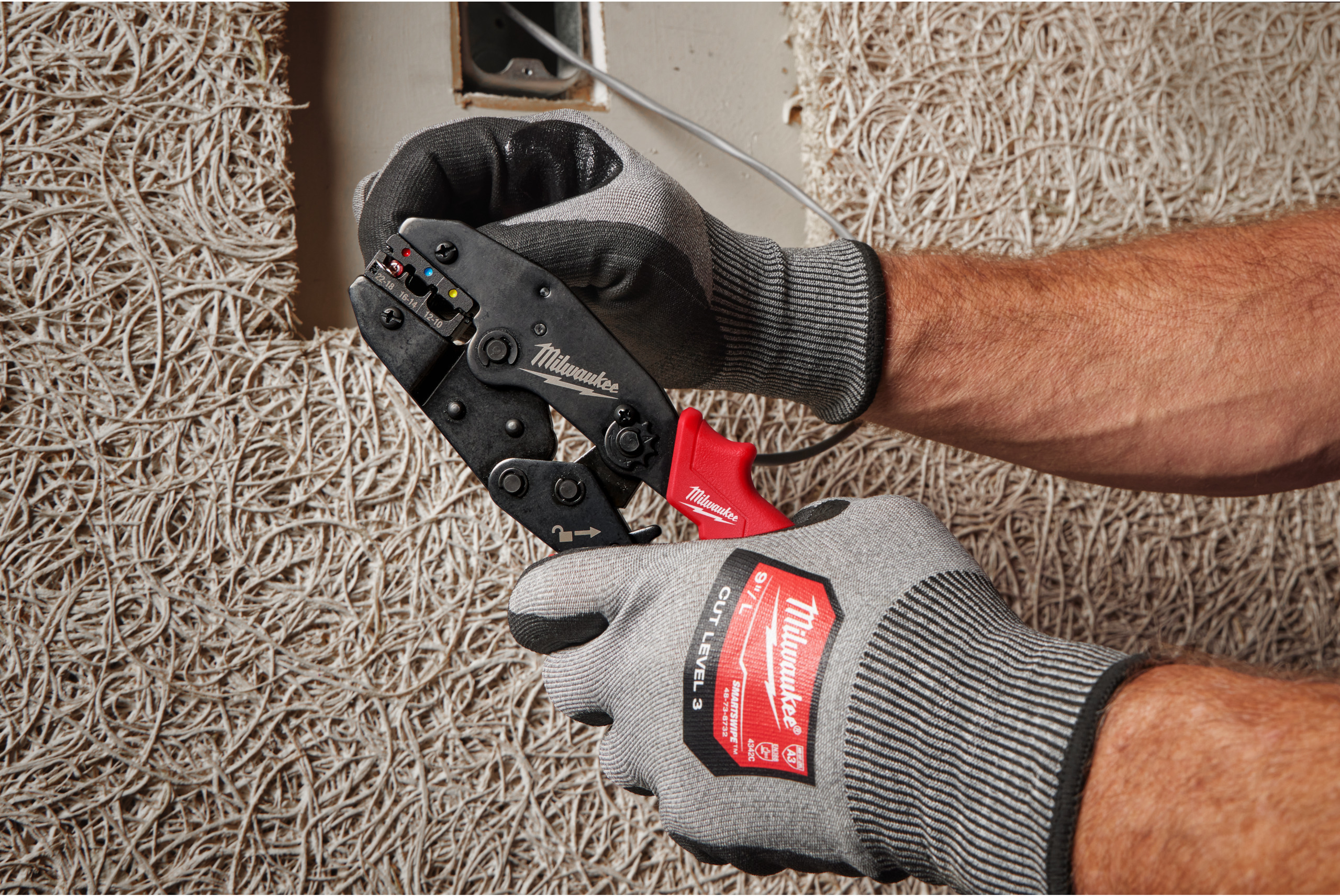 MILWAUKEE 4932499025 crimping pliers for insulated cable lugs | Klium