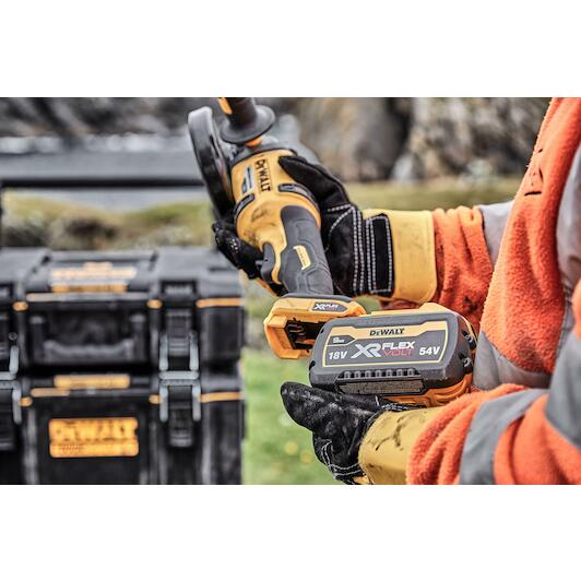 dewalt_dcg418x2_qw