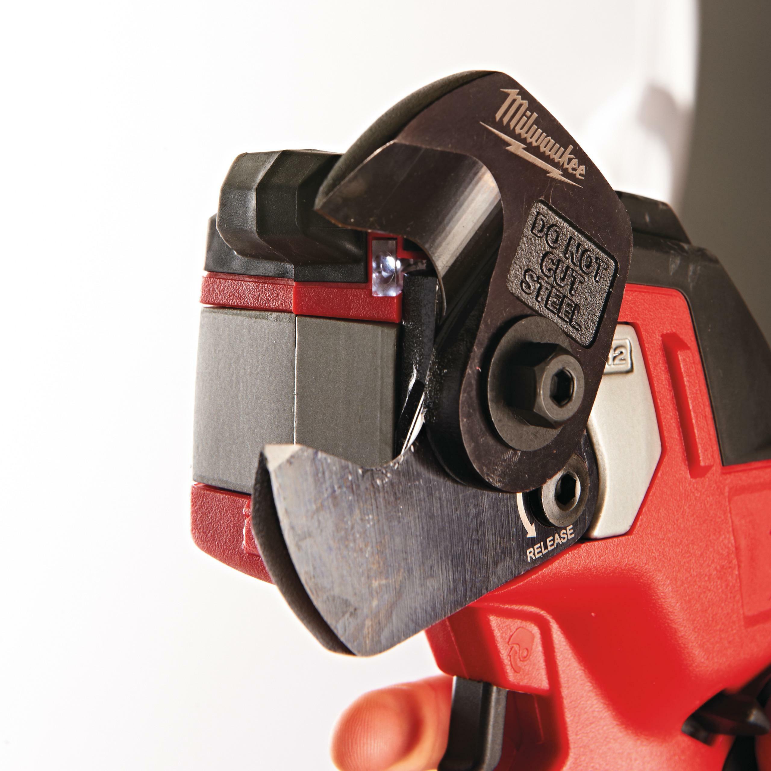 Milwaukee cable cutter m12 sales