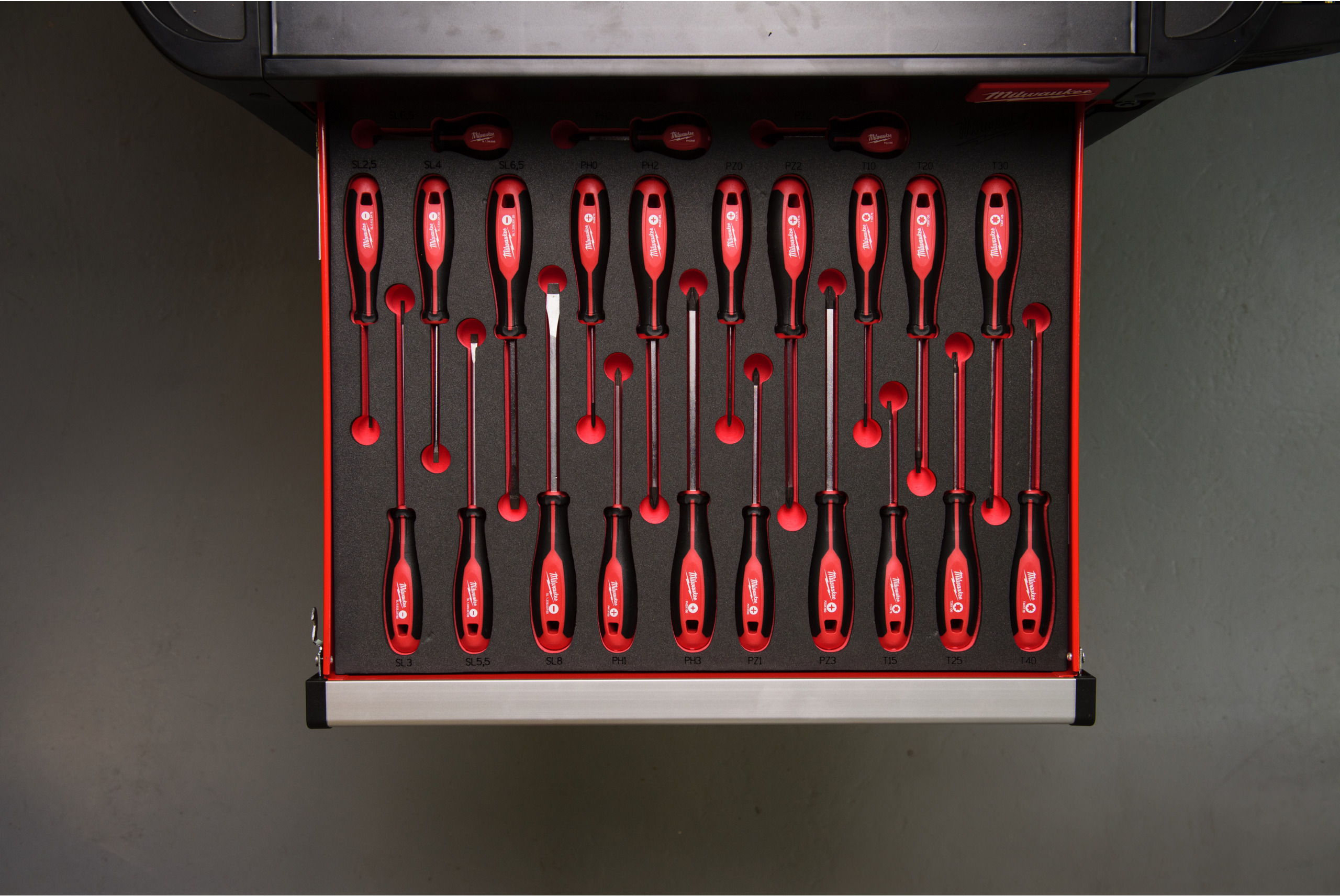 MILWAUKEE 4932479830 Tri-Lobe screwdriver set in foam inlay 23