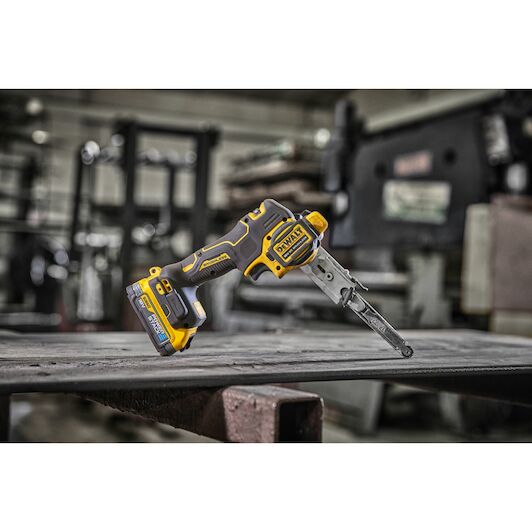 dewalt_dcm200e2t_qw_11