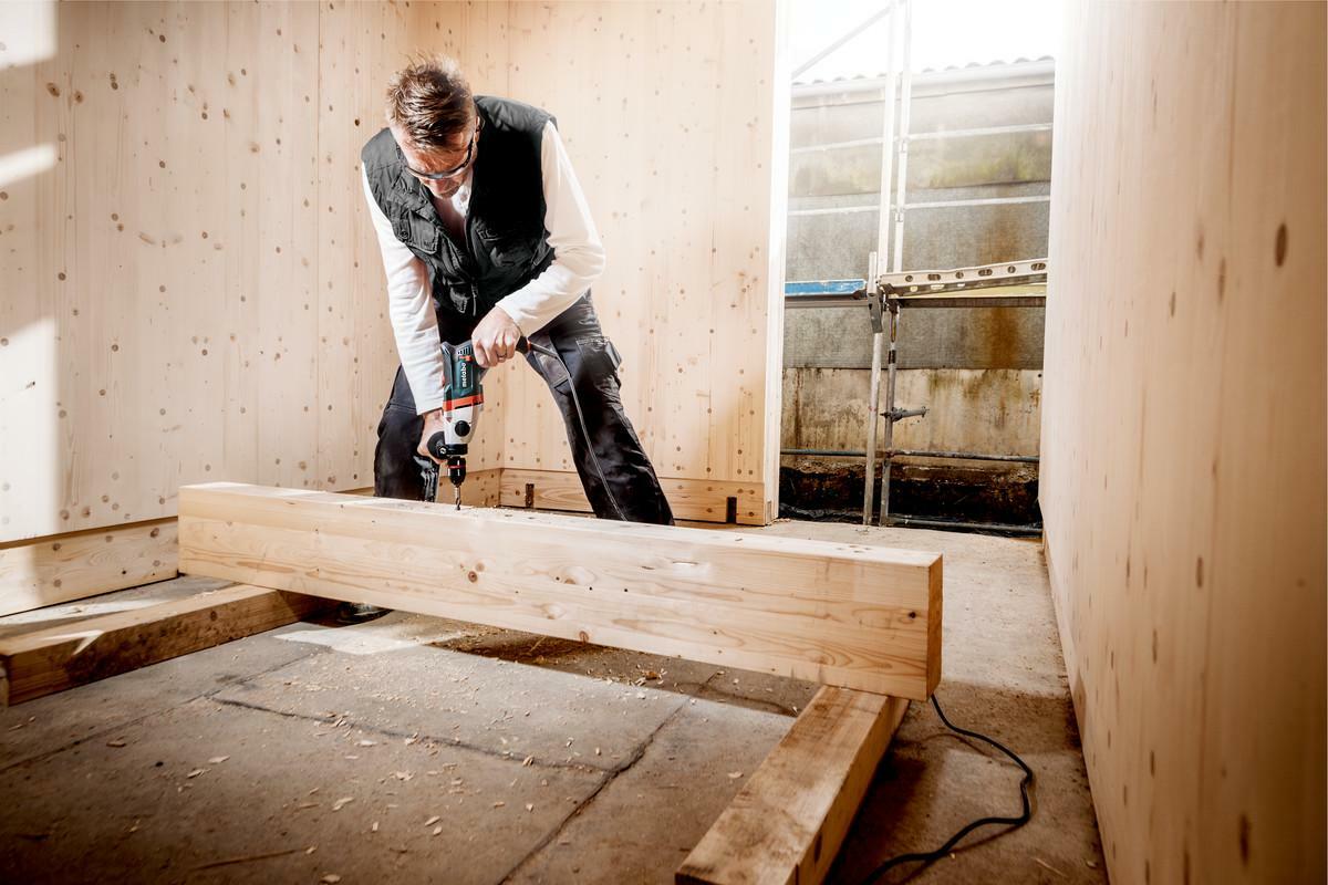 Malette avec Perceuse à percussion METABO 145L SBE 850-2