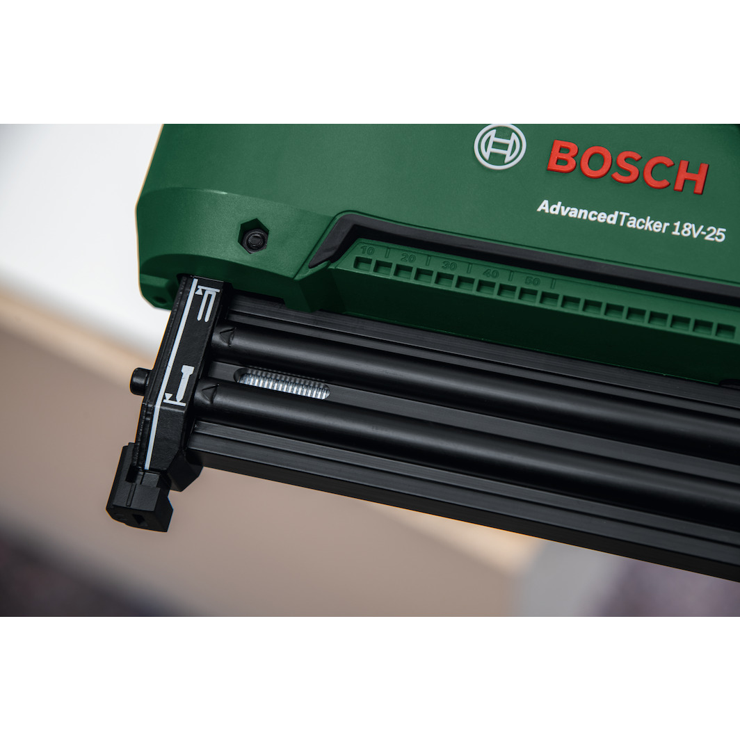 Tackeron Box BOSCH AdvancedTacker 18V-25 cordless stapler/tacker in cardboard box ...