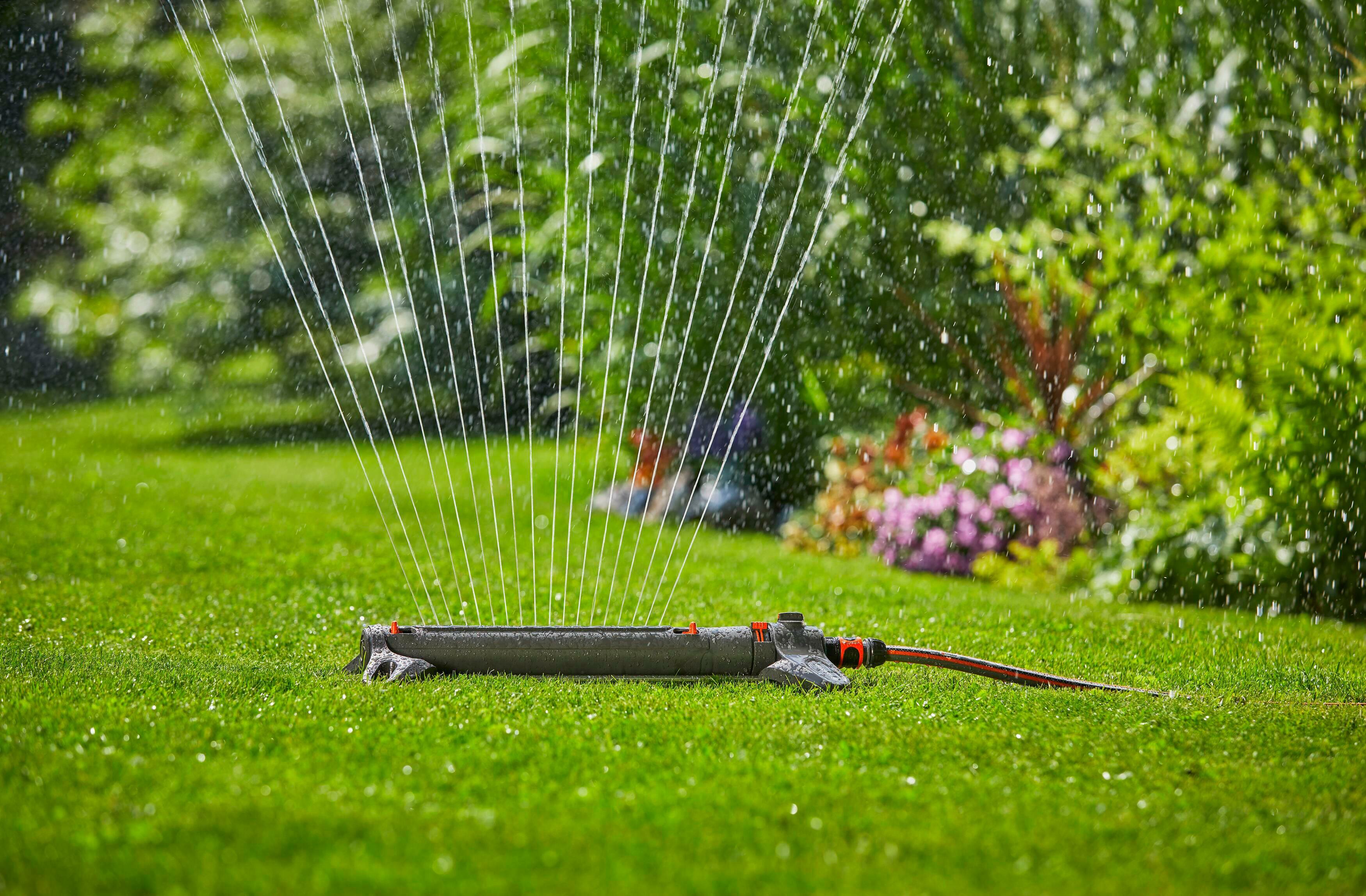 GARDENA 18714-20 AquaZoom Oscillating Sprinkler L | Klium.com