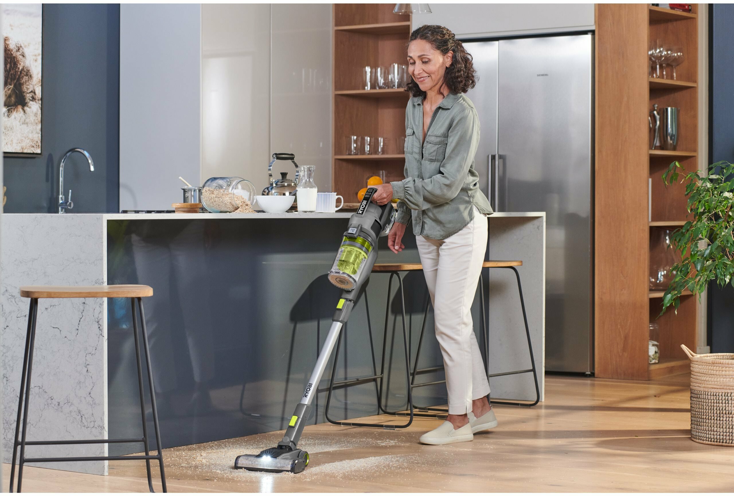 RYOBI - Souffleur Électrique sans Fil Aspiro-Broyeur à Batterie 18V RYOBI - Souffleur Électrique sans Fil Aspiro-Broyeur à Batterie 18V