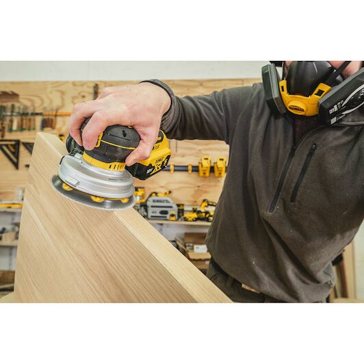 dewalt_dcw211nt_xj_15