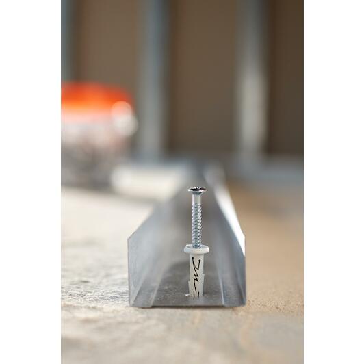 spit_055704_7