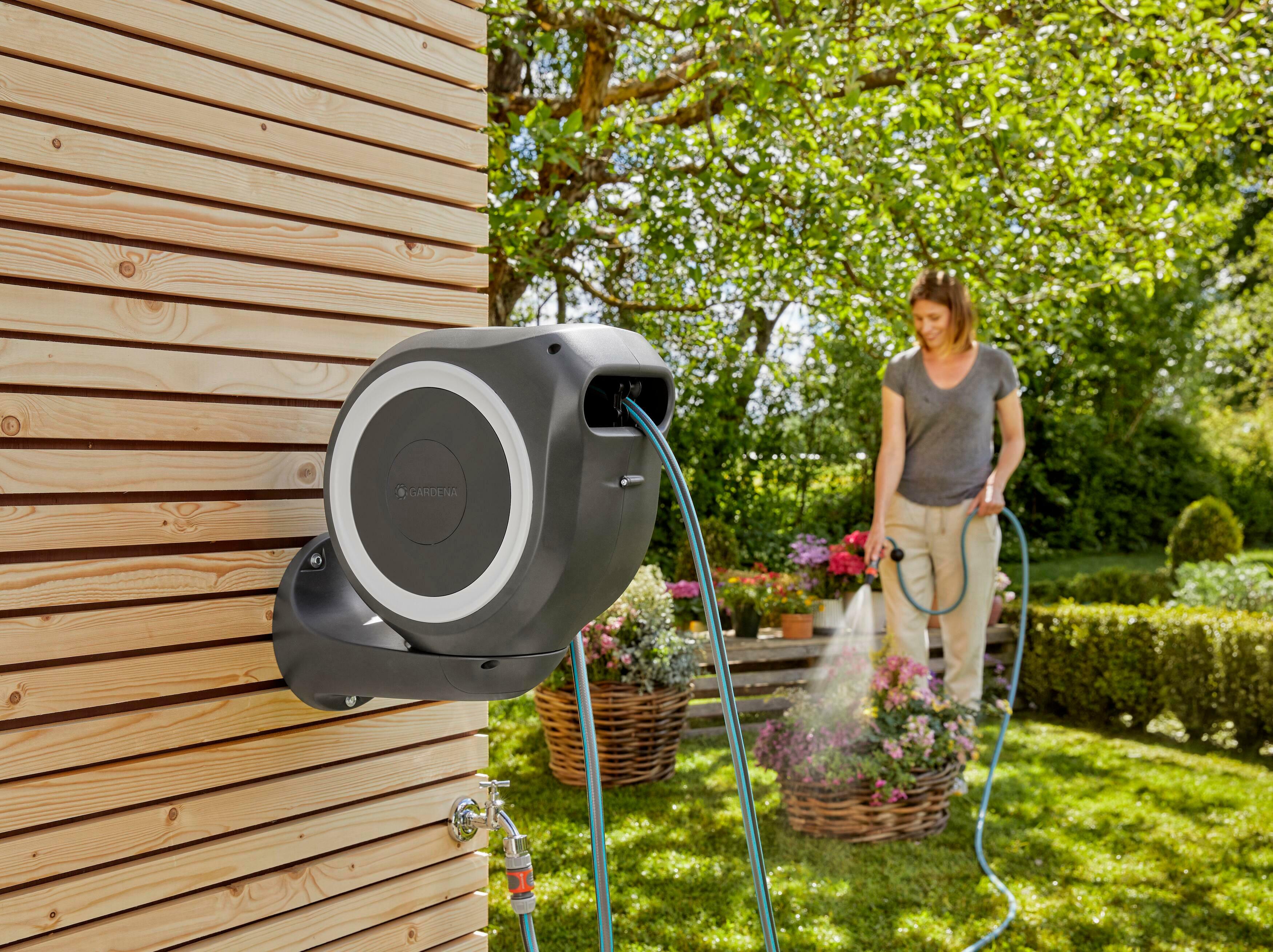 GARDENA RollUp S wall hose reel with garden hose 15m - 18602-20
