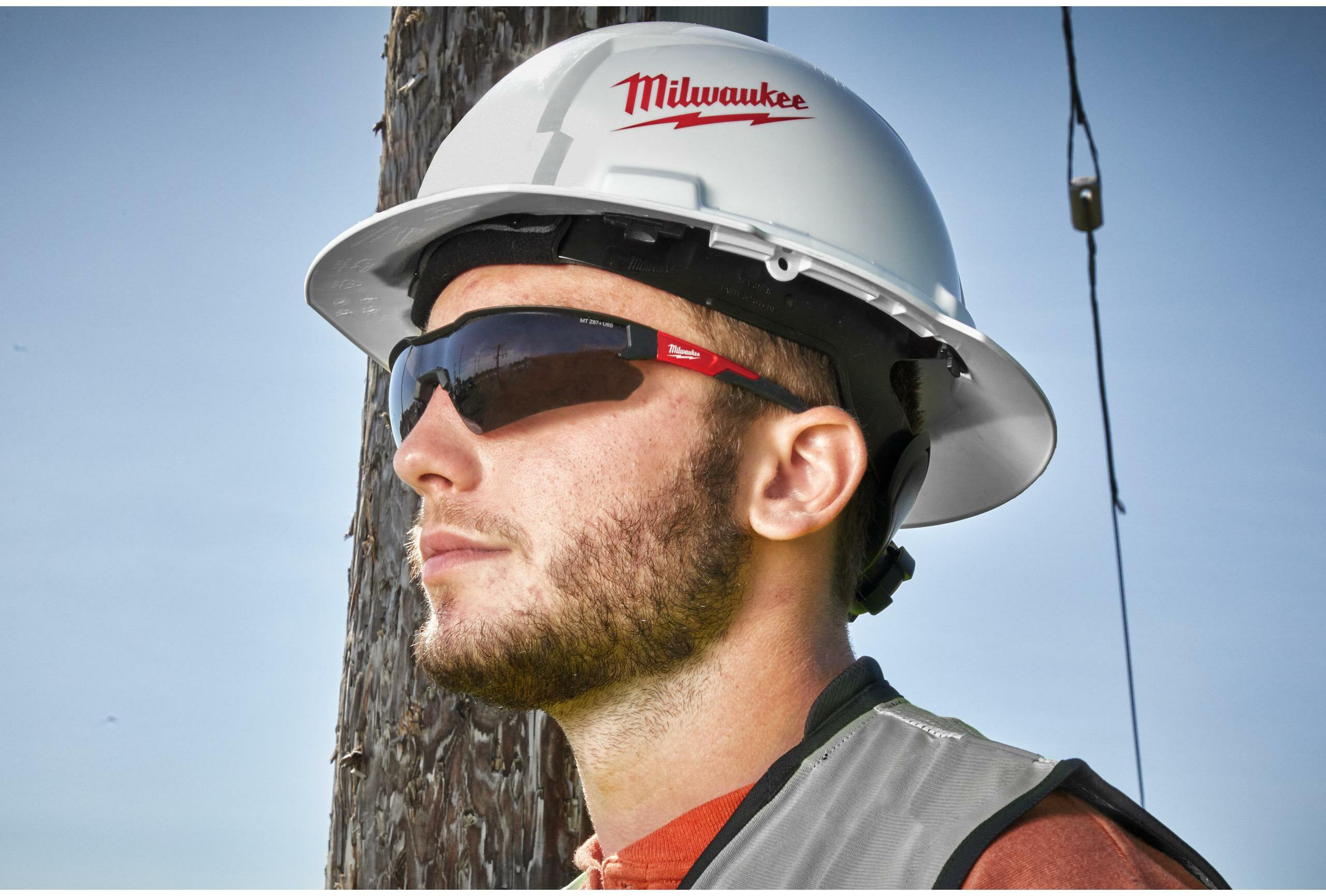 MILWAUKEE 4932471882 Safety glasses tinted | Klium.com