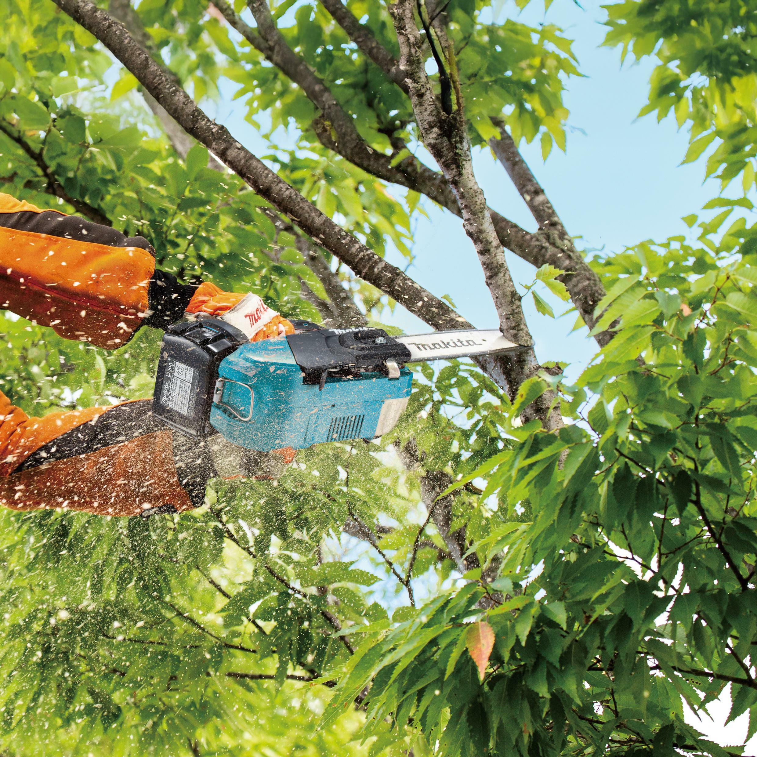 MAKITA DUC258Z 18V LXT cordless chainsaw 25cm (without battery and